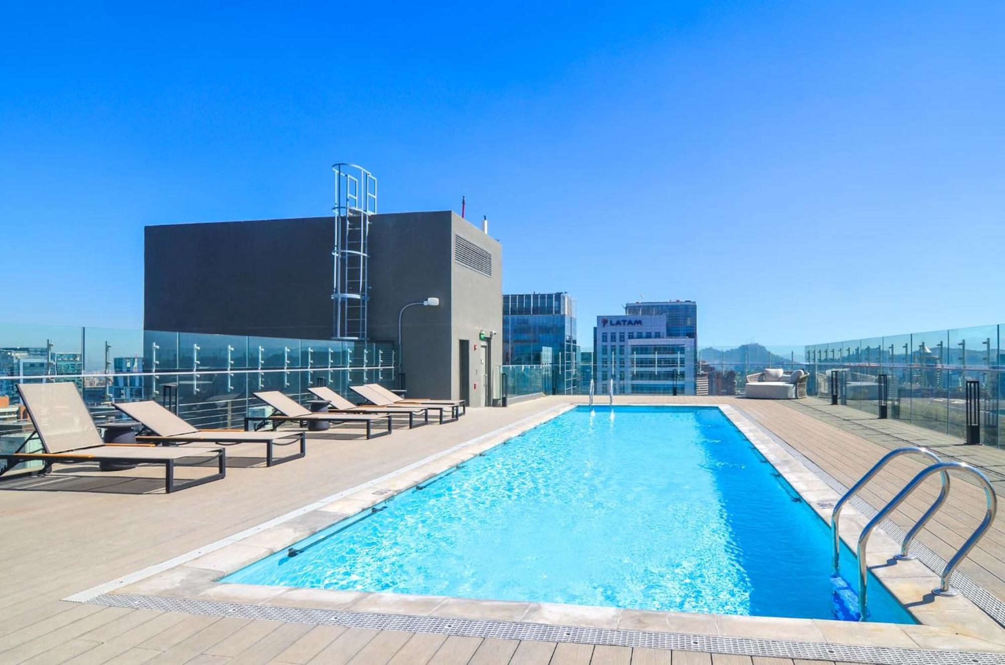 Condes Living Arauco Park Gourmet Couple's Pad *